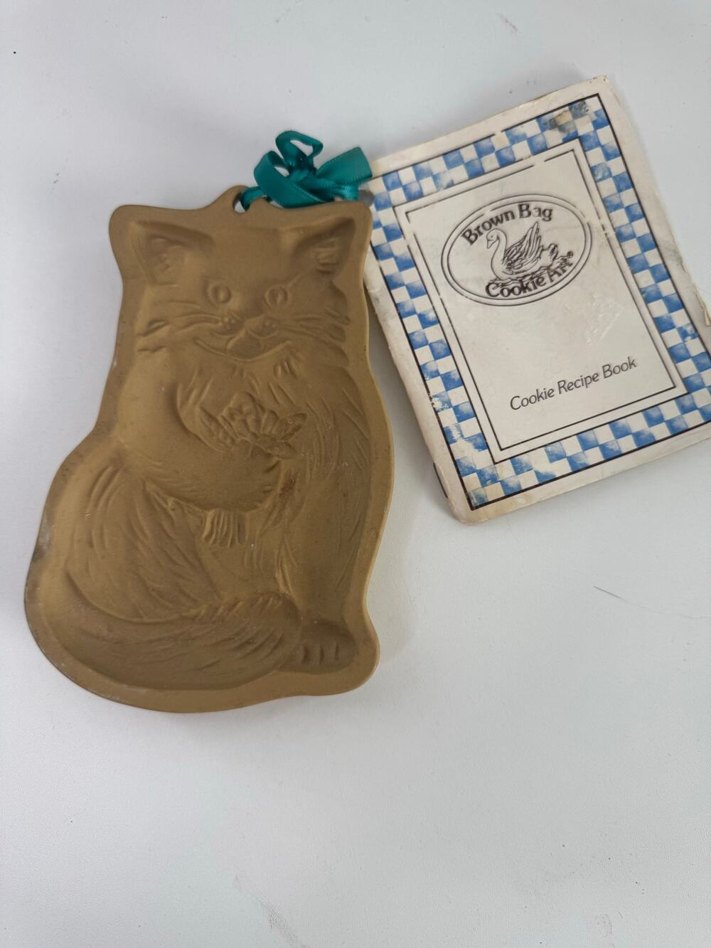 Brown Bag Cookie Art Stoneware Mold 1983 Sitting Cat Retired W/ Recipe Booklet